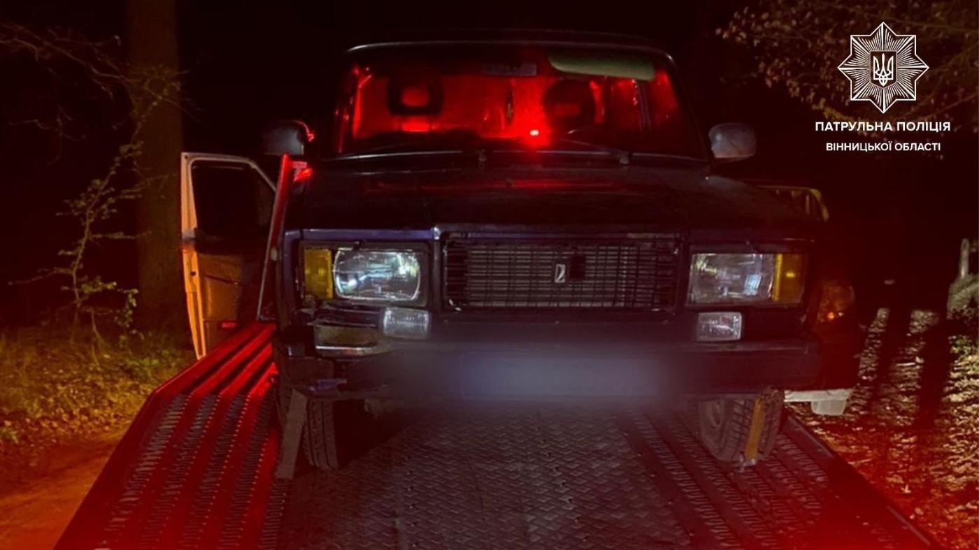 П'яний водій тікав від поліцейських і злетів у кювет на трасі під Вінницею