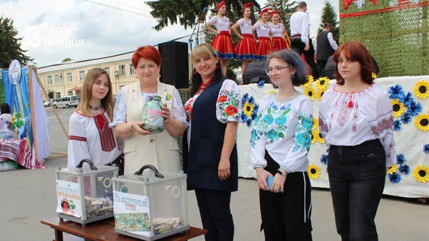 Під час благодійного фестивалю вишиванки у Калинівці зібрали майже 170 тис. грн для нацгвардійців