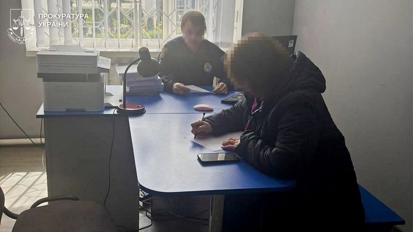 Пів мільйона «в яму»: на Вінниччині судитимуть посадовицю за недбалий ремонт доріг