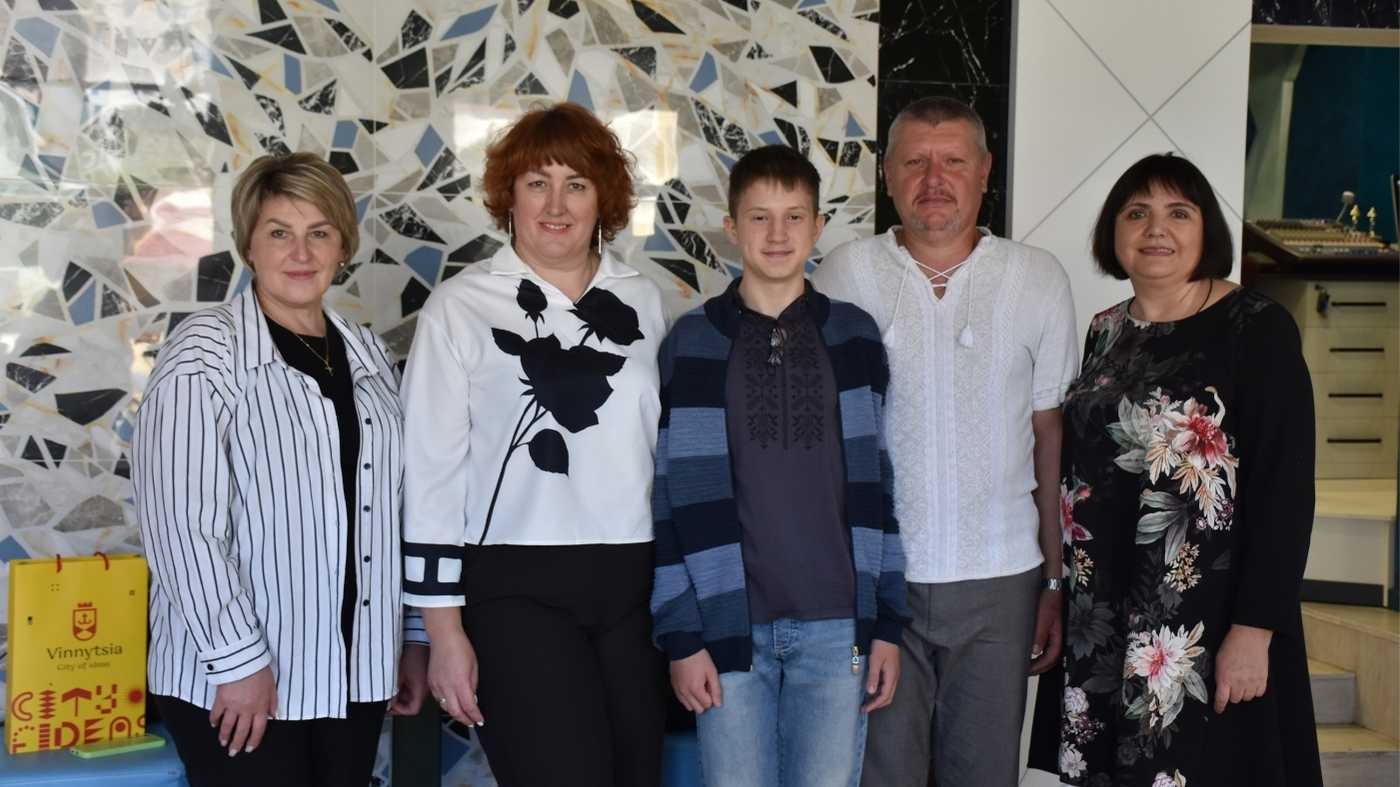 Подарунки та прогулянка на кабріолеті: у Вінниці влаштували свято для особливих родин