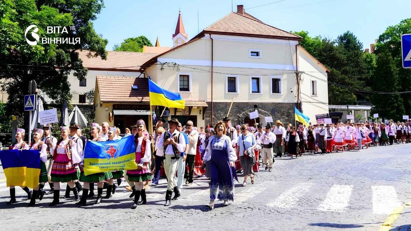 Подільська пісня підкорила Закарпаття: успіх ансамблю «З роси й води» на престижному фестивалі