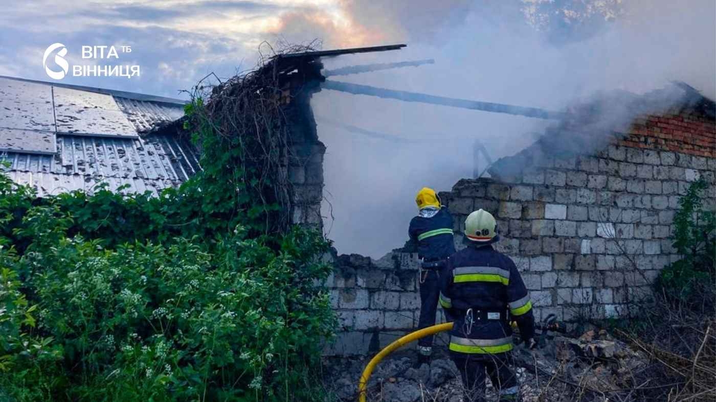 Полум'я знищило мікроавтобус та загрожувало будинкам: деталі пожеж на Вінниччині