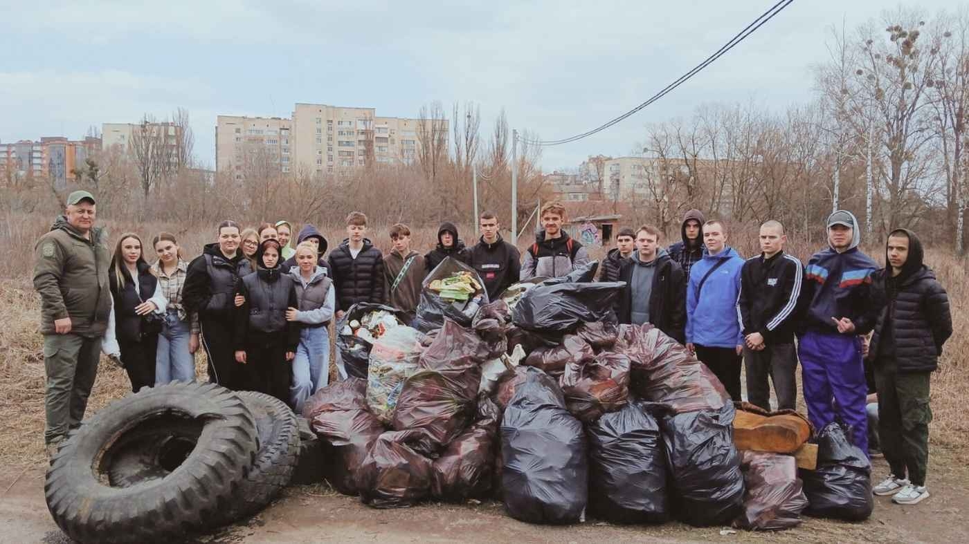 Понад 2000 мішків сміття як вінничани гуртом очищують місто від бруду