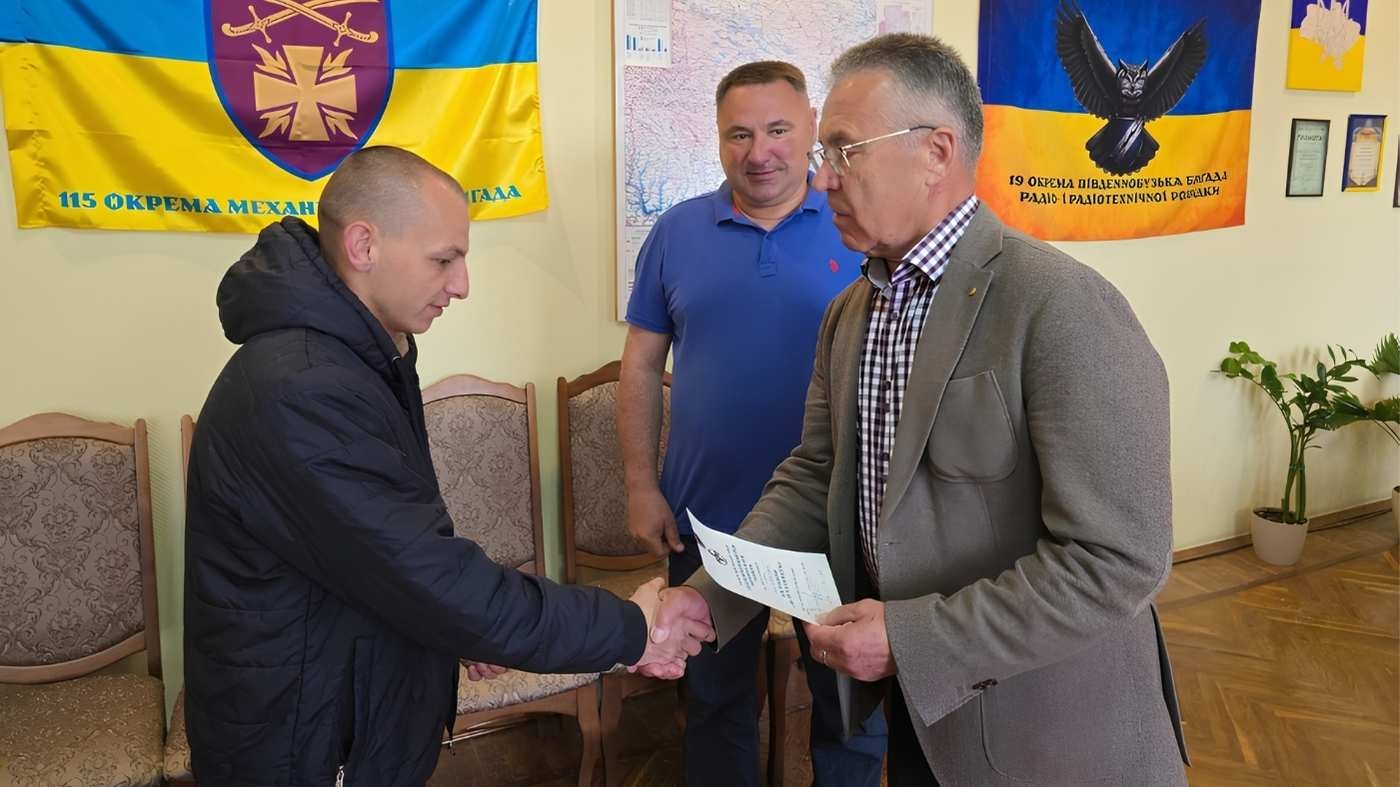 Понад рік у пеклі полону: юний захисник із Вінниччини отримав нагороду від Головнокомандувача