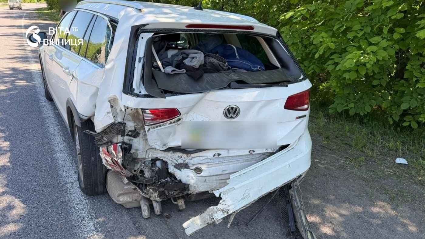 Ранкова автотроща біля Стрижавки: двоє людей у лікарні, автівки на штрафмайданчику