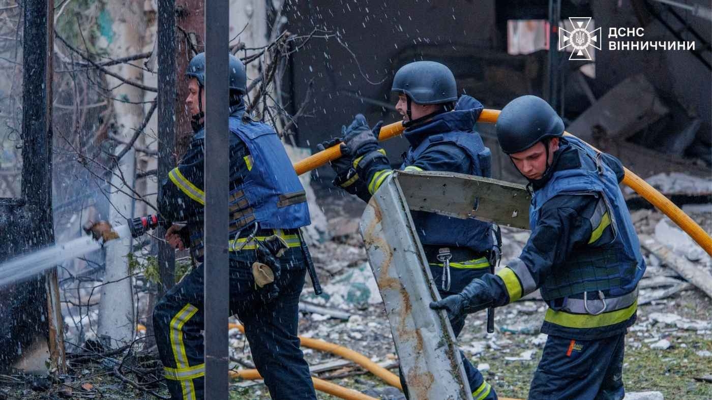 Рятувальники ліквідували всі пожежі, які виникли внаслідок ворожих ударів по Вінниці