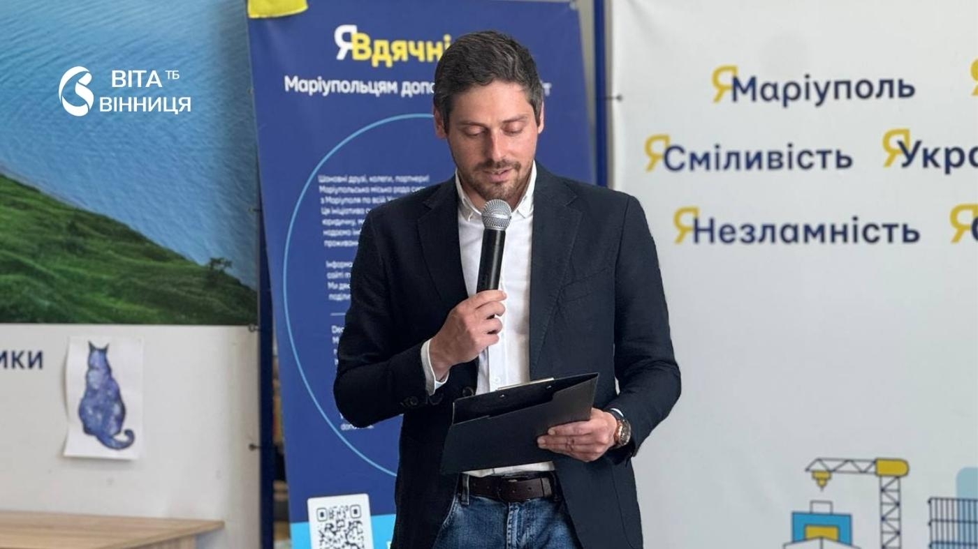 Смаколики та пісні під гітару: як маріупольці у Вінниці святкували день народження свого осередку