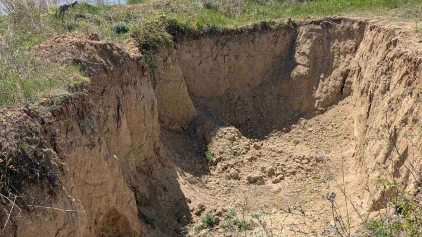 Свіжі сліди техніки та розриті надра: на Вінниччині викрили масштабні нелегальні копальні