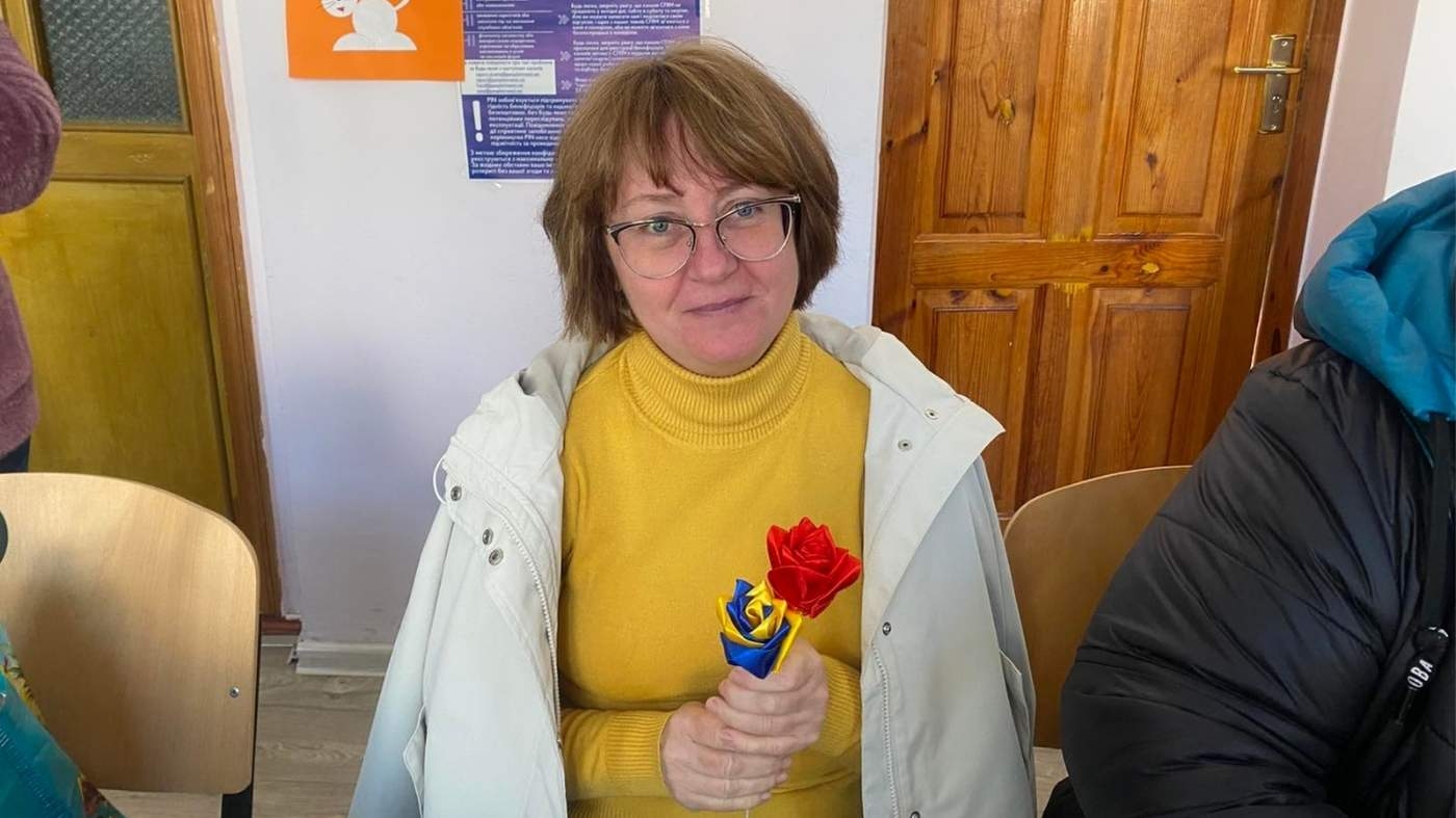 Троянди, що лікують душу: як у Калинівській громаді підтримують рідних загиблих Героїв