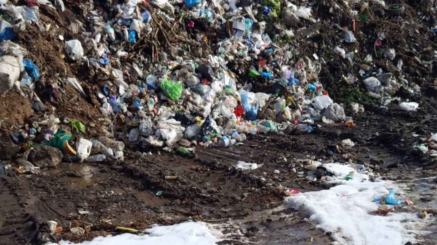 У Дашівській громаді впорядковують місцеве сміттєзвалище