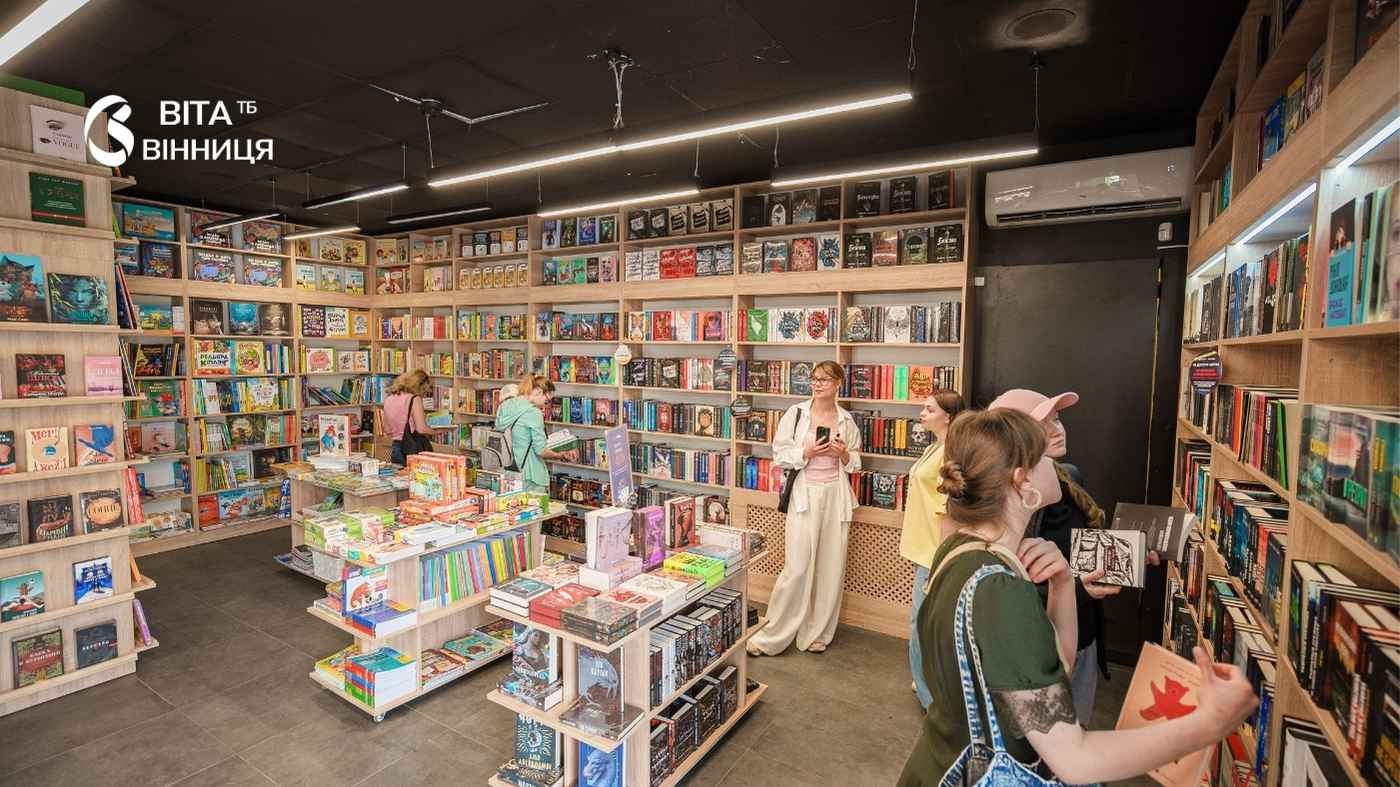 У центрі Вінниці відкрили флагманську книгарню «Книголенд»