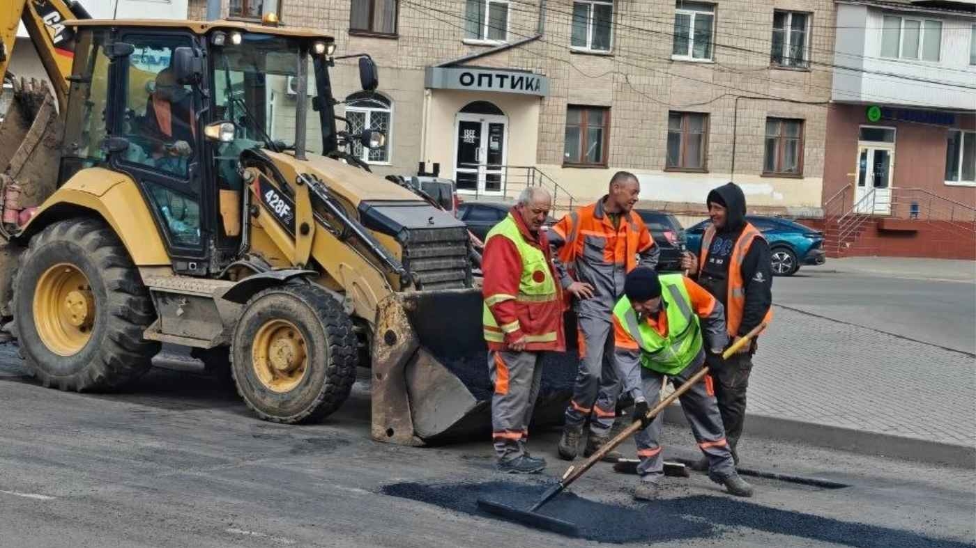У Вінниці 20 березня дороги ремонтували на шести локаціях