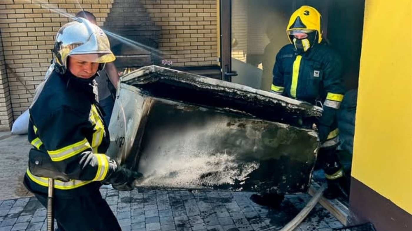 У Вінниці через електровелосипед ледь не згоріла господарча споруда