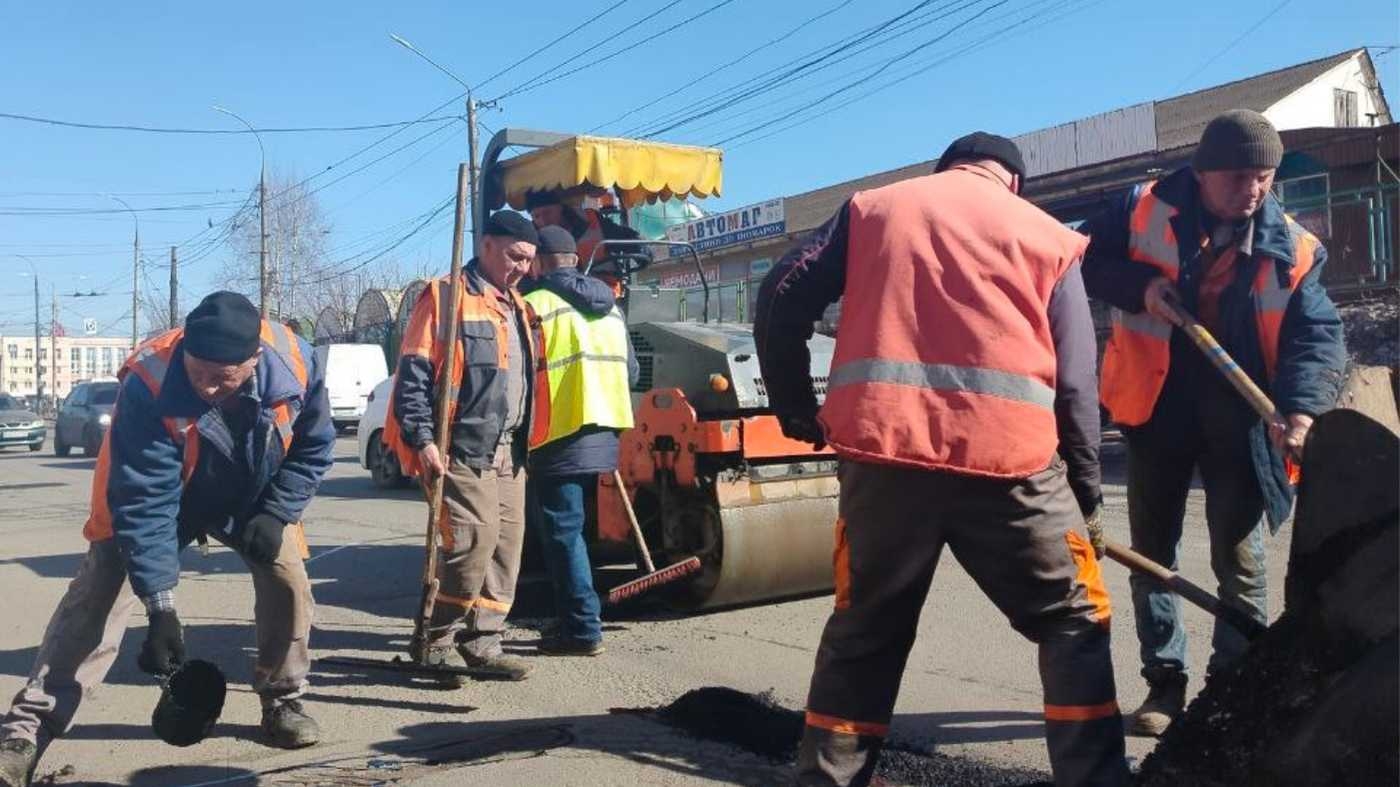У Вінниці триває аварійний ремонт доріг на дев'яти вулицях міста