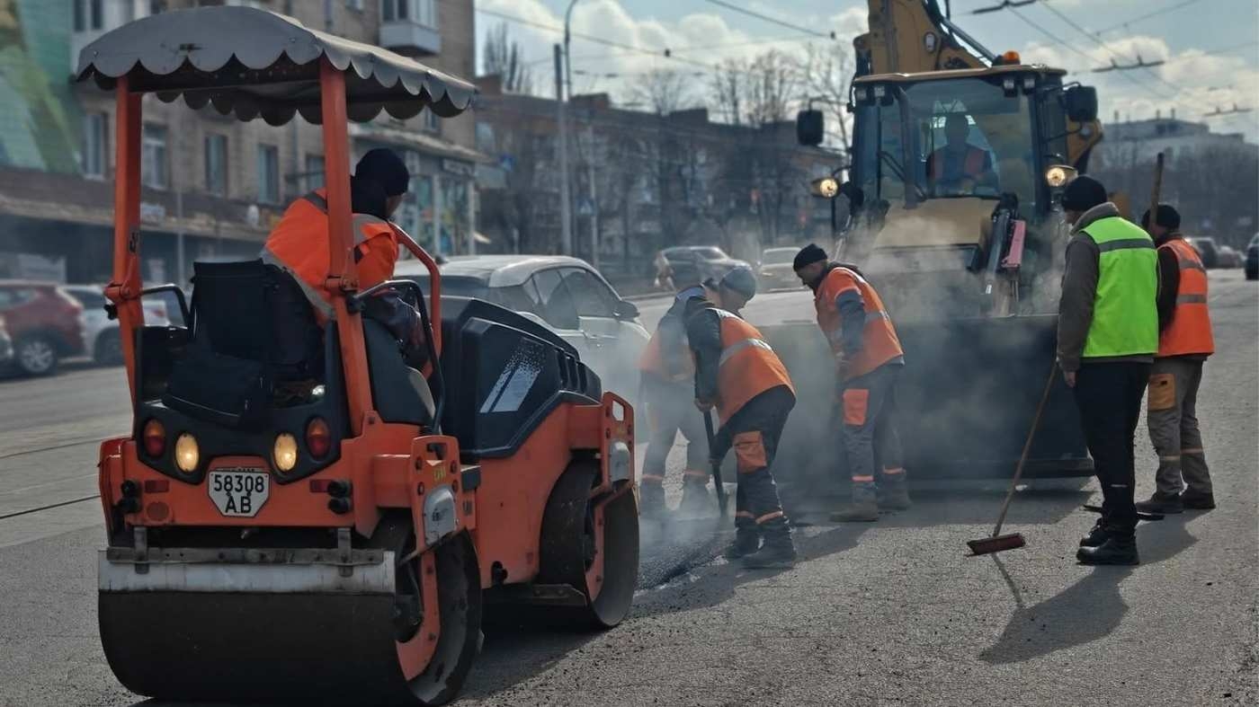 У Вінниці триває ремонт доріг: залучили сім бригад 