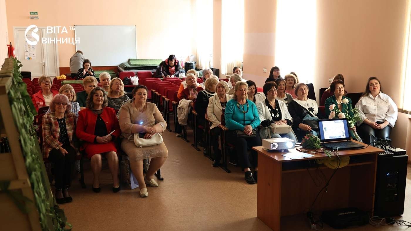 У Вінниці випускники віком 60+ отримали сертифікати про завершення курсів