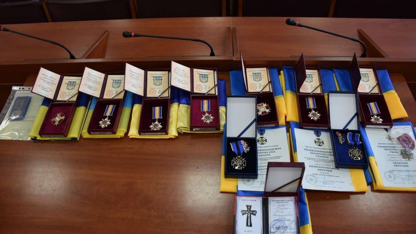 У Вінницькому районі посмертні нагороди вручили рідним десяти Героїв