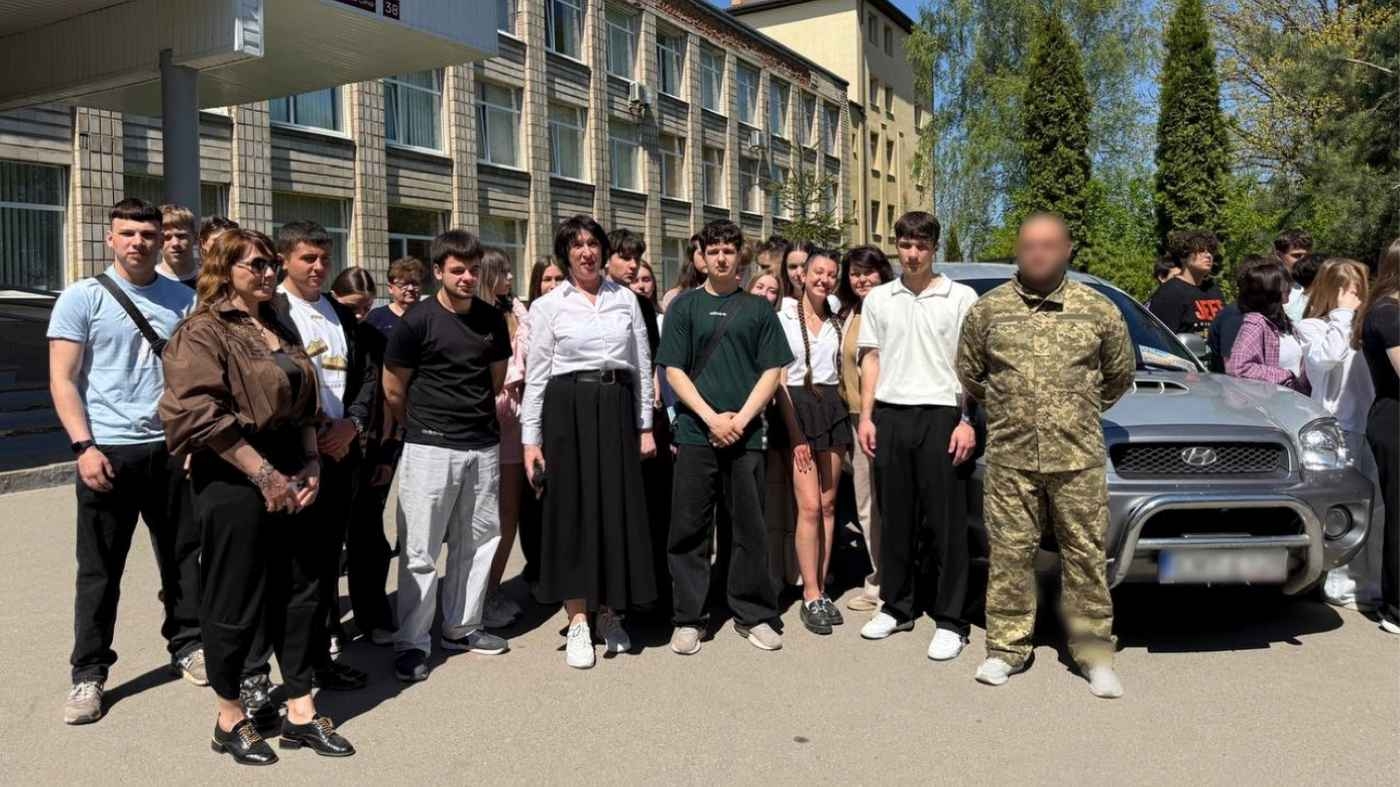 https://vmr.gov.ua/shkilna-rodyna-litseiu-no11-prydbala-pozashliakhovyk-dlia-zakhysnykiv-na-donechchyni