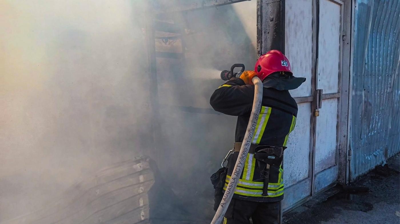 Вінницькі рятувальники ліквідували 15 загорянь: які райони опинилися в епіцентрі подій
