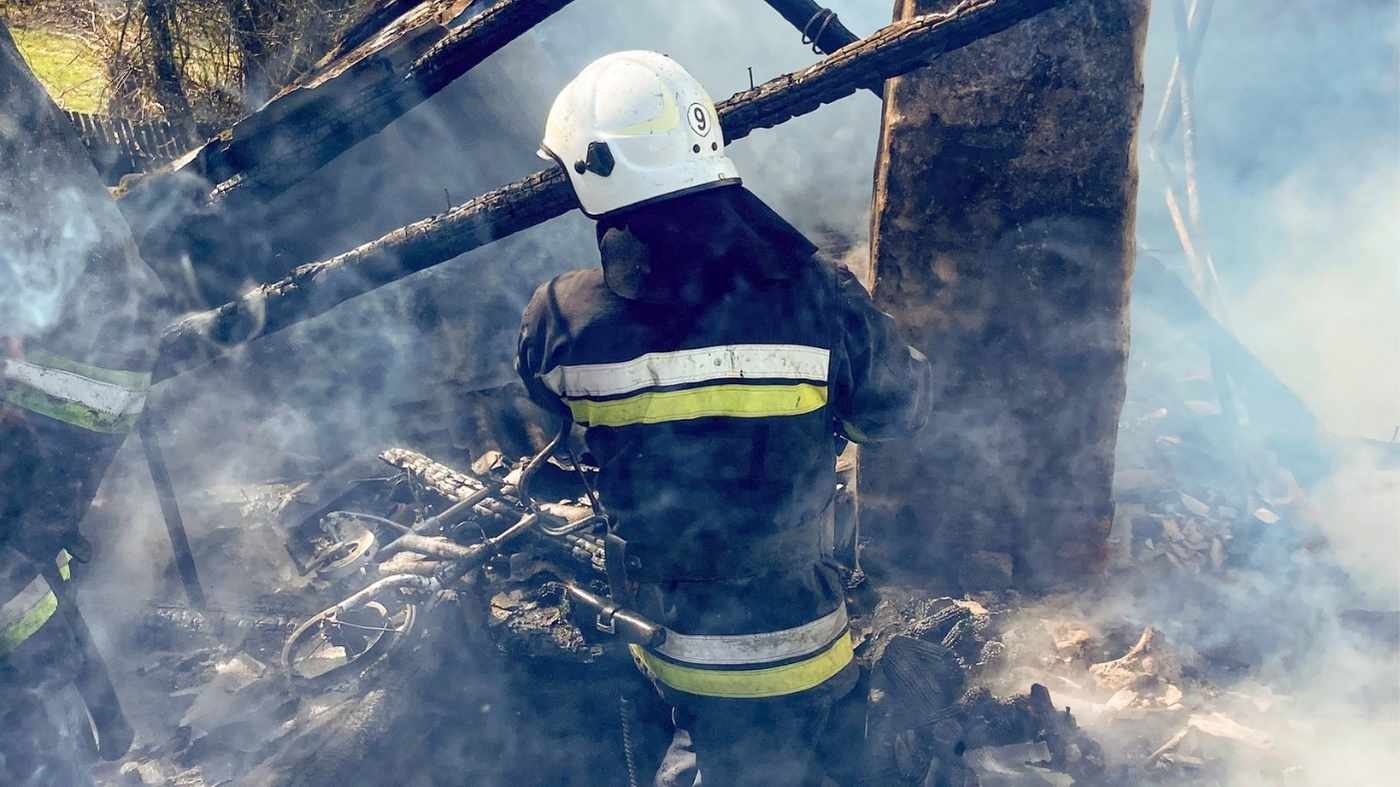 Вогонь не шкодує ні осель, ні автівок: на Вінниччині за добу зафіксували шість пожеж