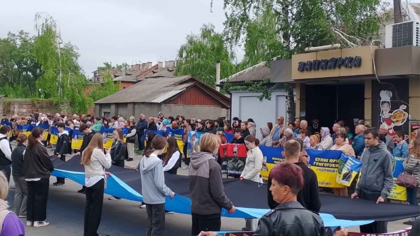 Вони мають повернутися: на Вінниччині облаштували Алею Надії з портретами оборонців