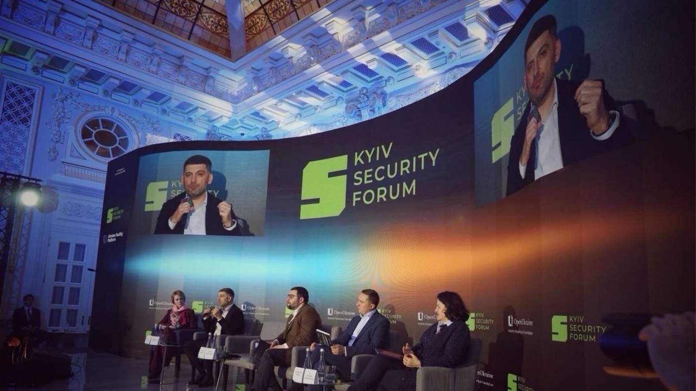 Як громадам вистояти взимку: Володимир Гройсман назвав три «стовпи» стійкості на Київському Безпековому Форумі