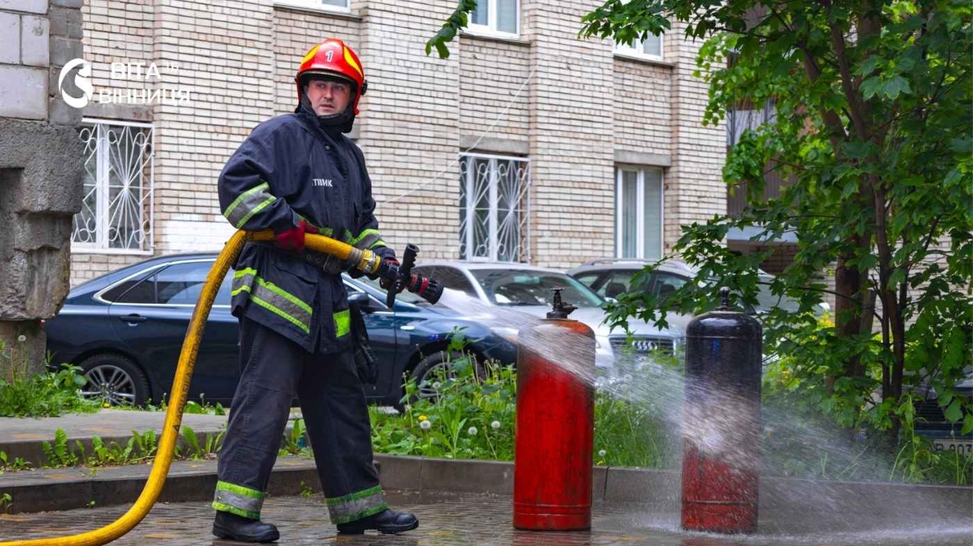 За крок до трагедії: у Вінниці з кафе, де спалахнуло приміщення, винесли газові балони