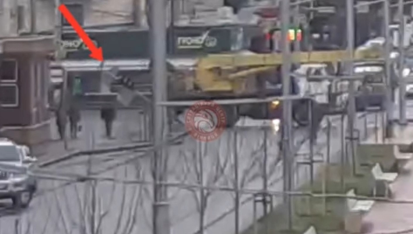 Аварія у Вінниці автомобіль МАЗ в'їхав у світлофор