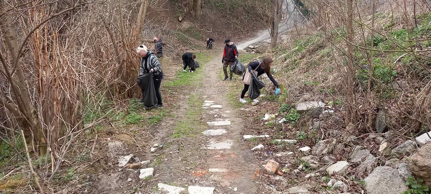 У Вінниці молодь долучилась до прибирання міста