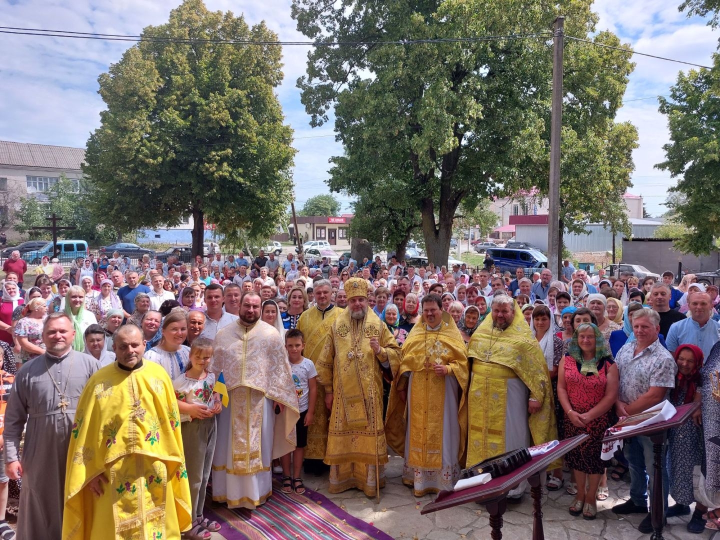 На перше богослужіння у храмі ПЦУ в Чернівцях прийшло понад пів тисячі вірян