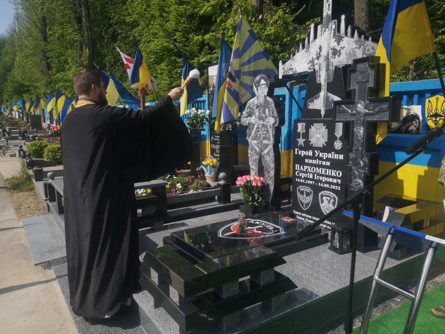 У Вінниці встановили та освятили пам'ятник загиблому Герою України