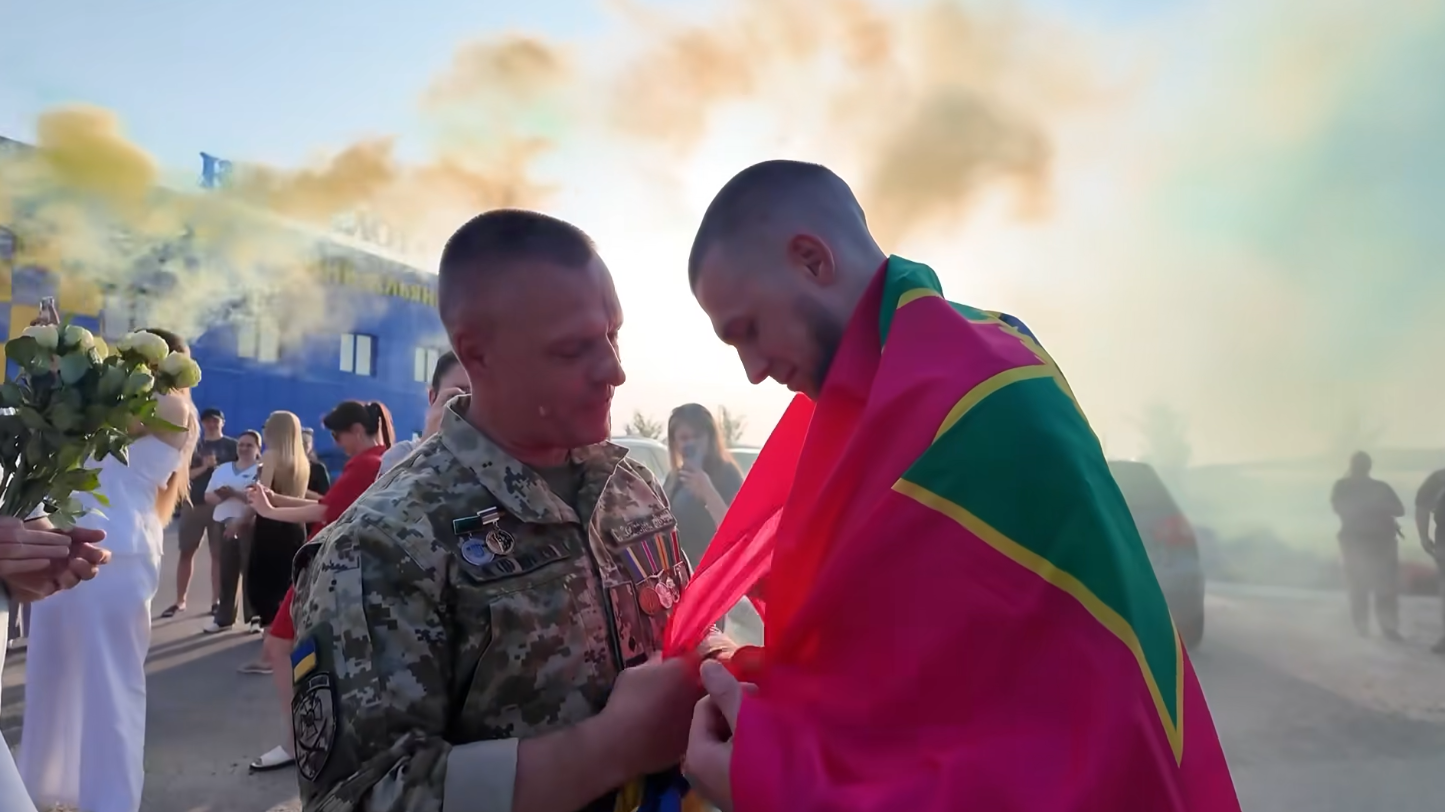 Молодого прикордонника, який повернувся з полону, зустріли на Вінниччині