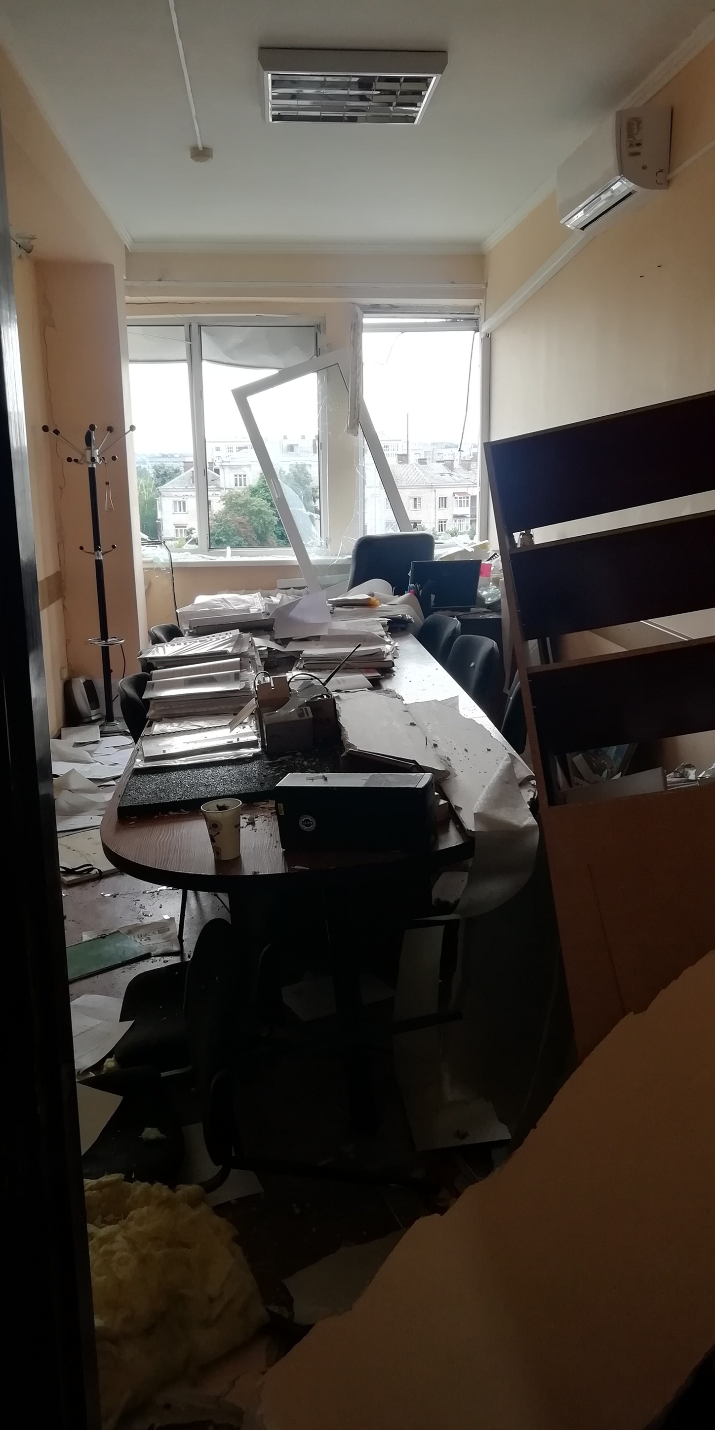 Будівельники Вінниці показали як російські ракети рознесли їм офіс