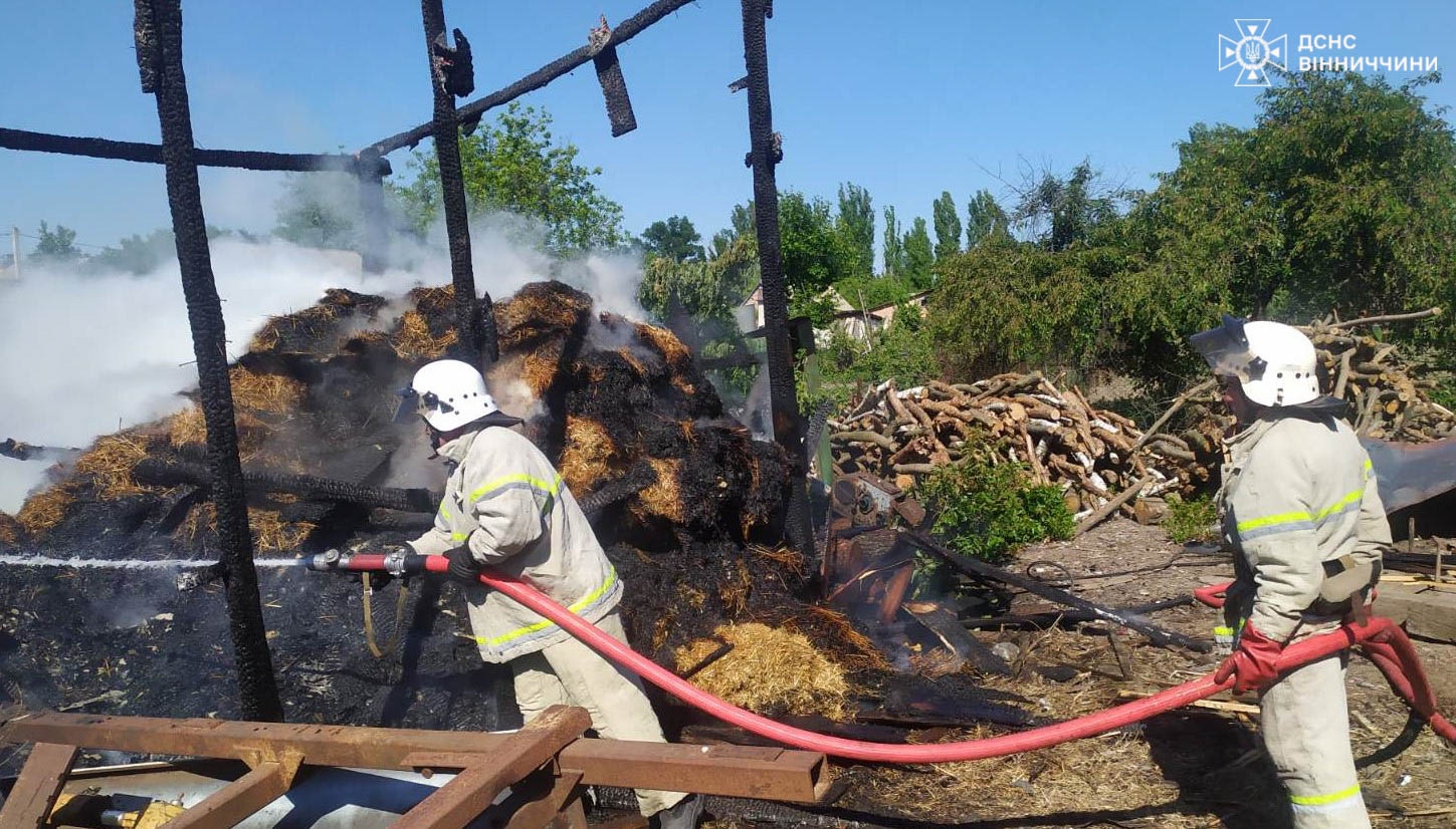 У Турбові згоріло дві тонни сіна - викликали рятувальників