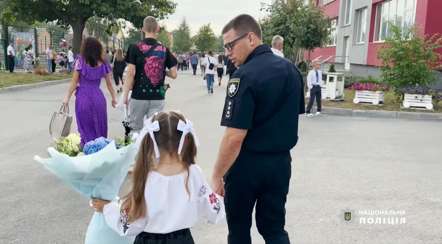 Колеги загиблого бійця КОРДу з Вінниці відвели його дочку у перший клас