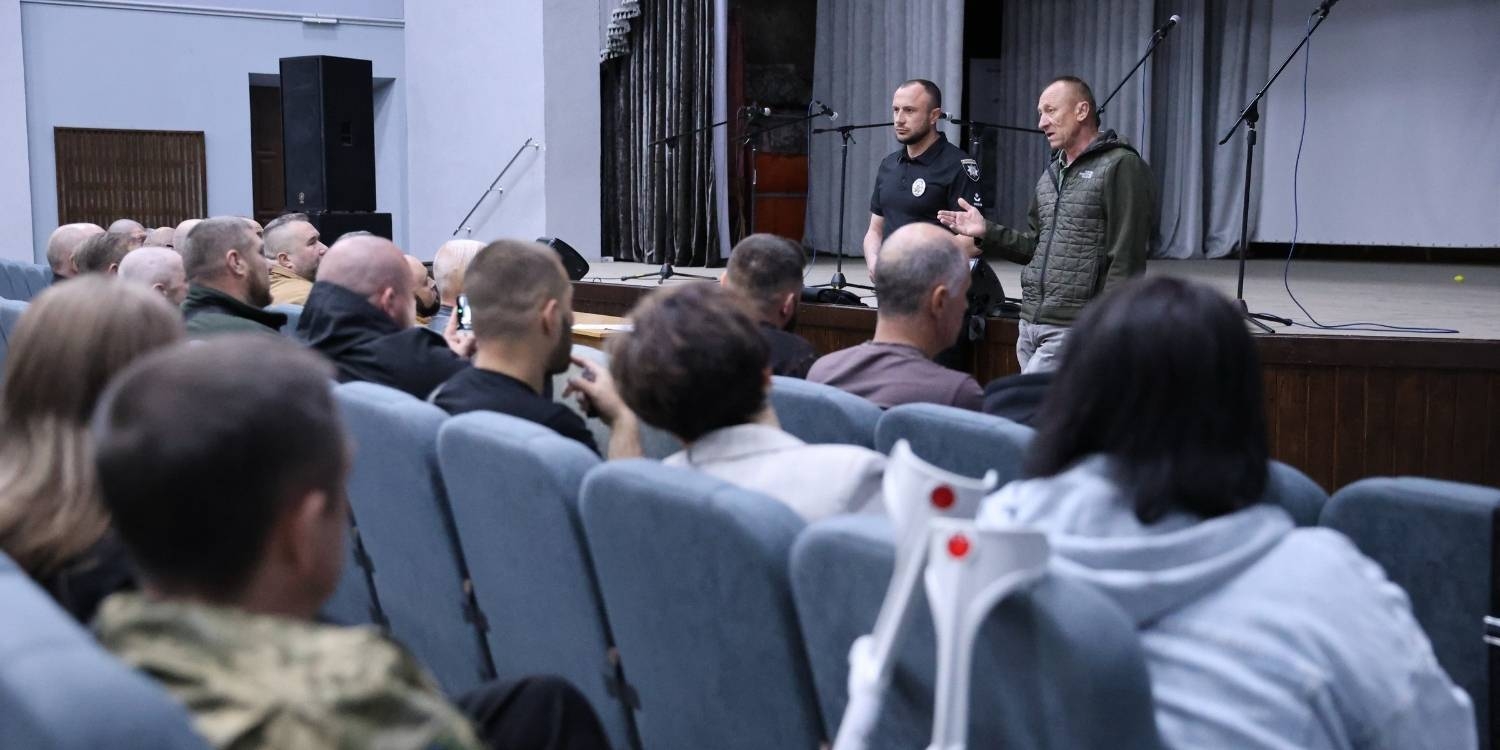 У Хмільницькому районі обговорили заходи підтримки ветеранів та допомогу родинам зниклих безвісти