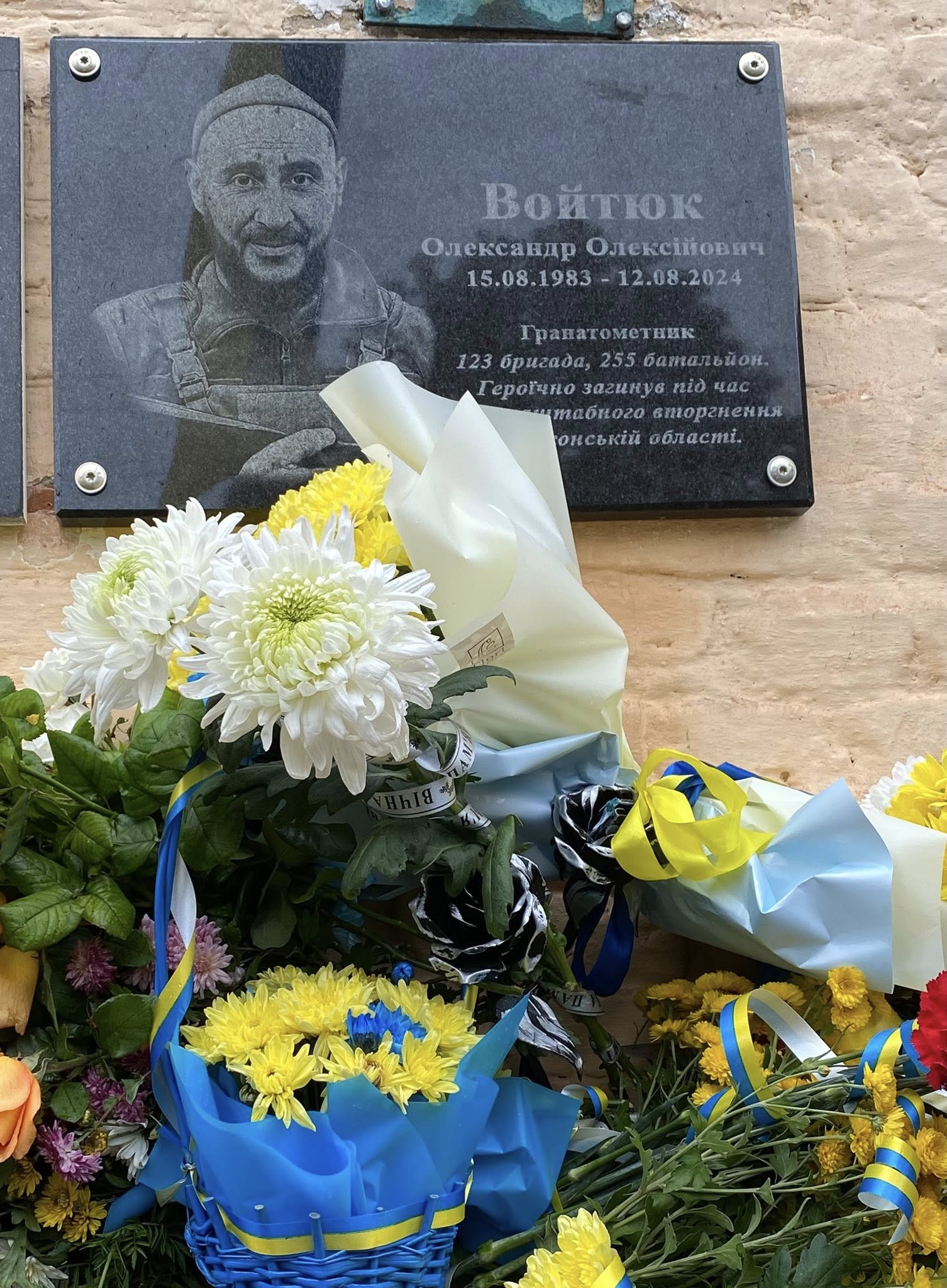 У Могилів-Подільській громаді відкрили меморіальну дошку на честь Героя-земляка