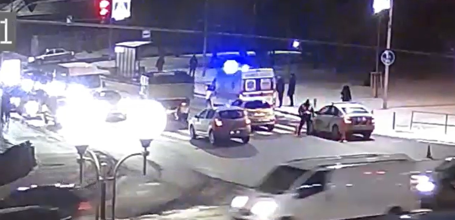 Аварія у Вінниці переходила дорогу на зелене світло, а потрапила під авто
