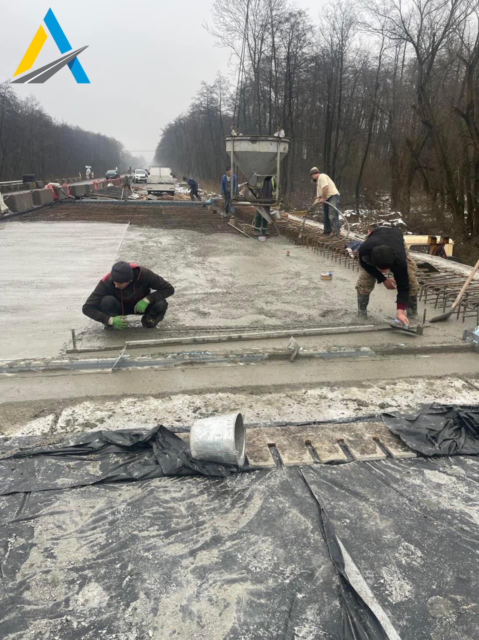 Дорожники Вінниччини продовжують ремонтувати міст на автошляху М-21
