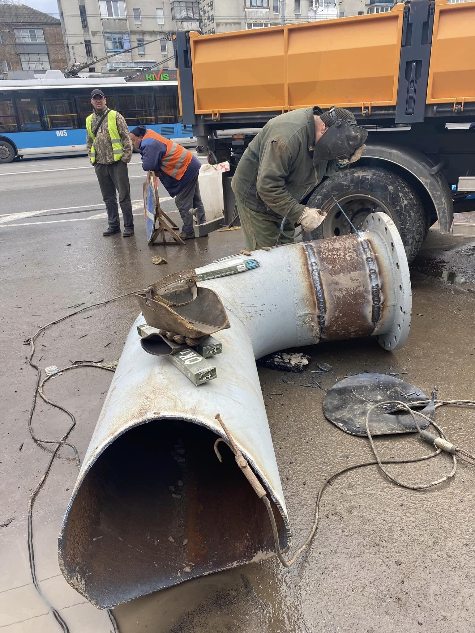 На Київській у Вінниці ще тривають роботи на водогоні, однак воду вже подали