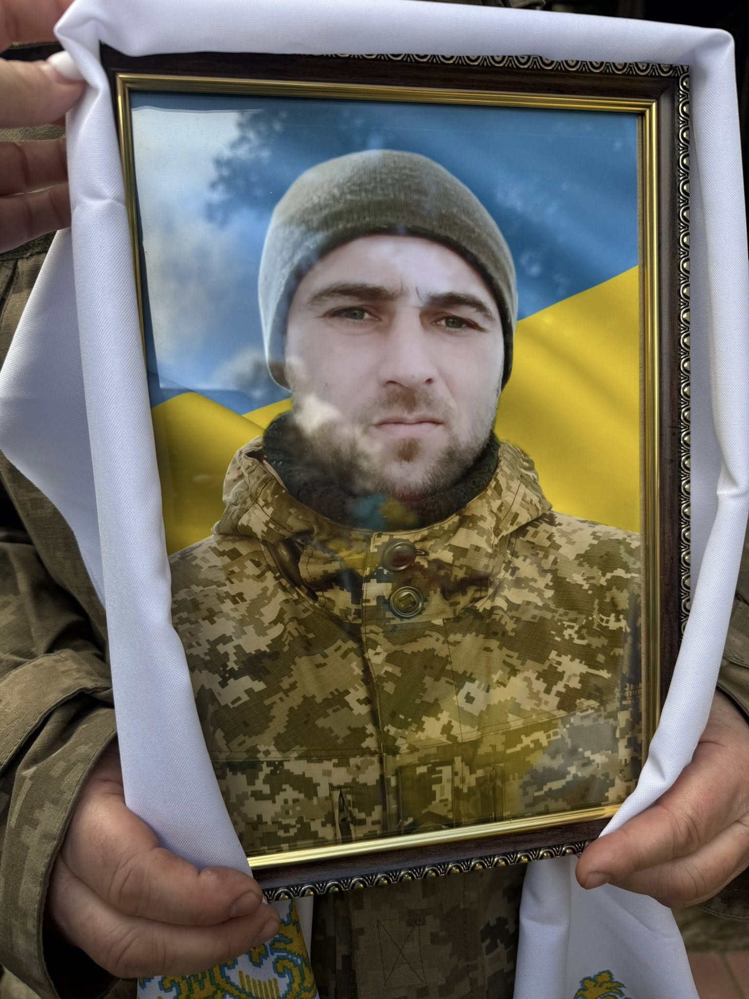 У Гайсині проводжали в останню путь воїна, доля якого була невідома понад два роки