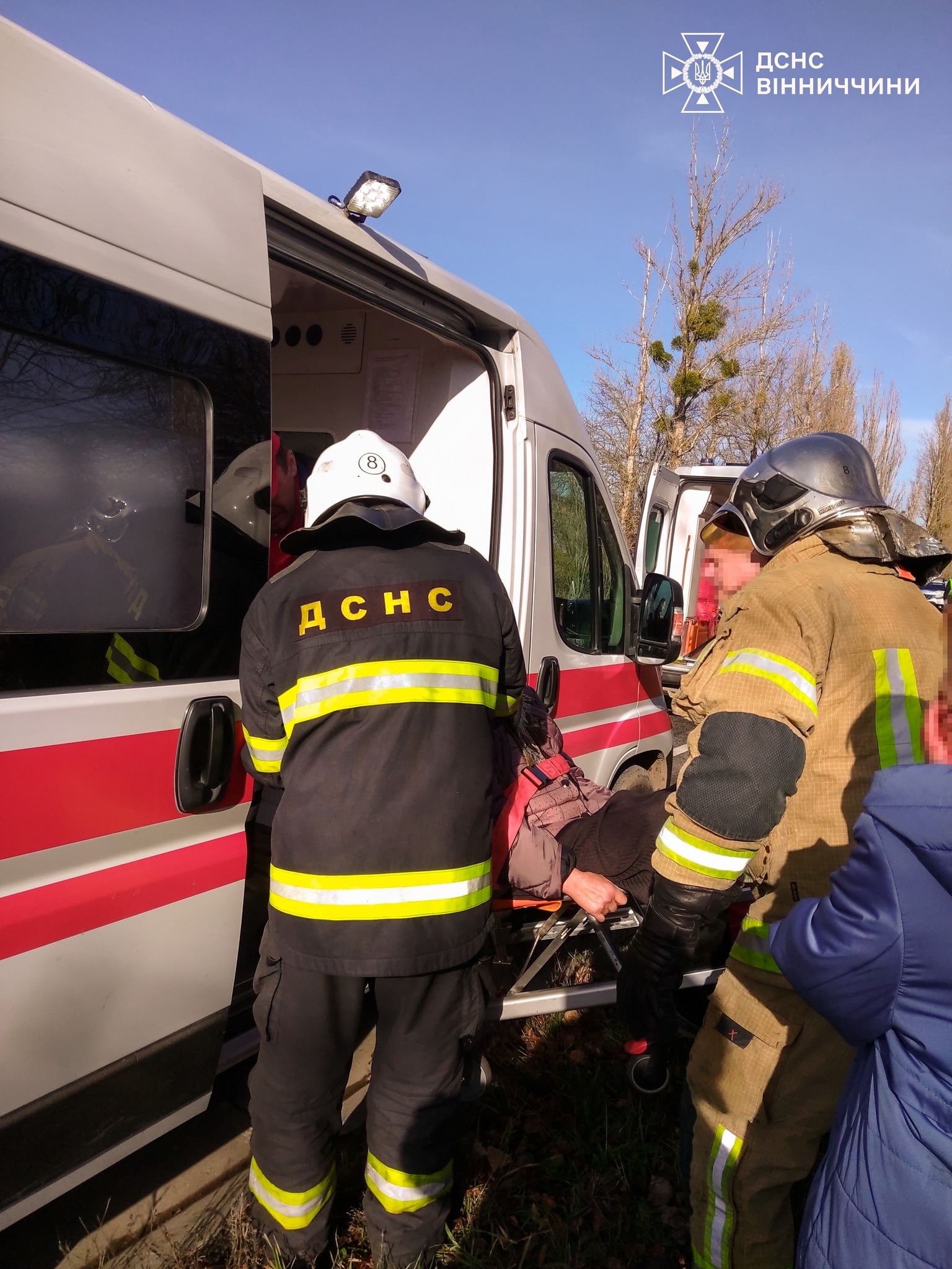 У Жмеринському районі зіткнулись два авто, в салоні затисло водія