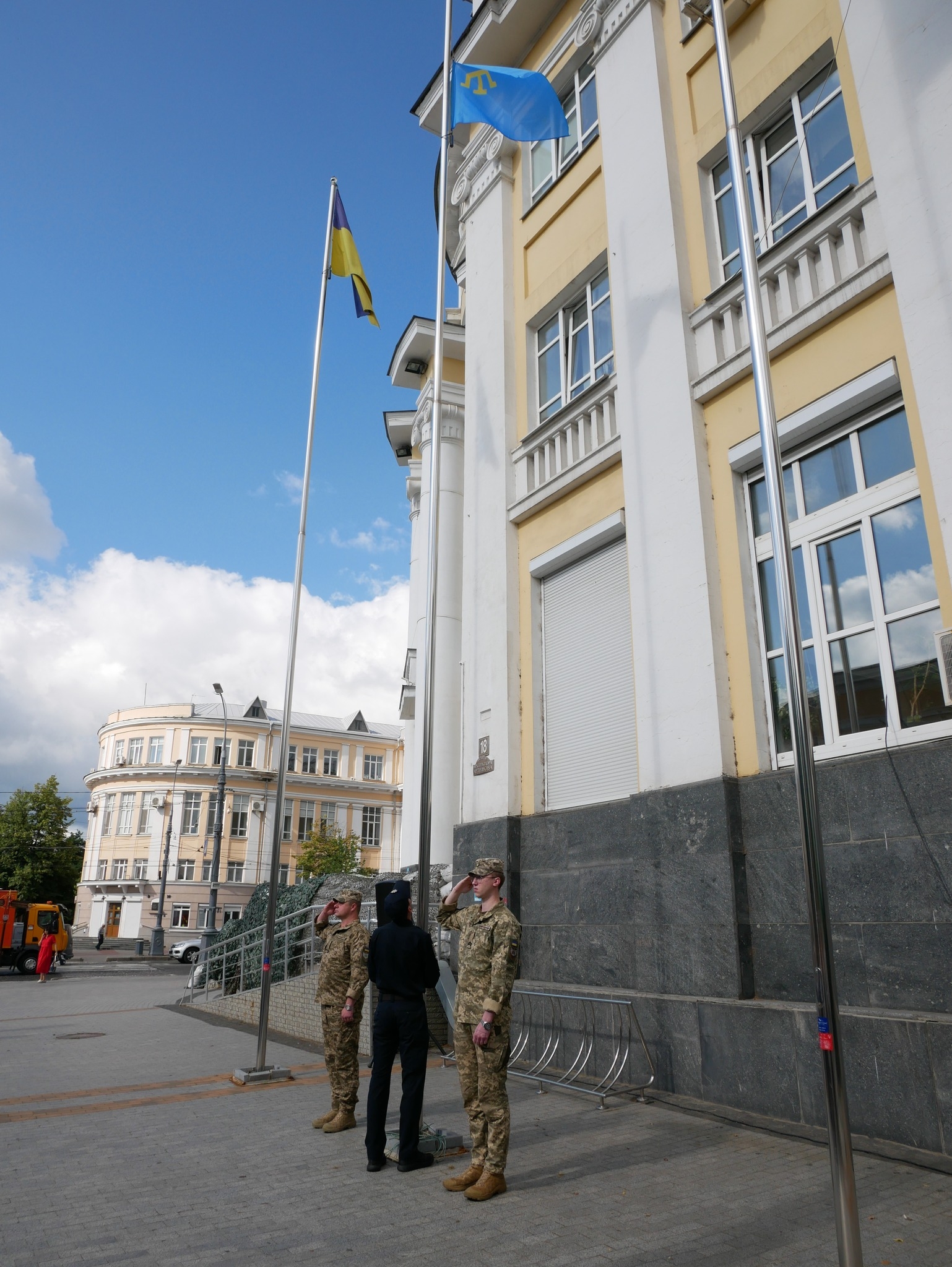 На Вінниччині підняли кримськотатарський прапор