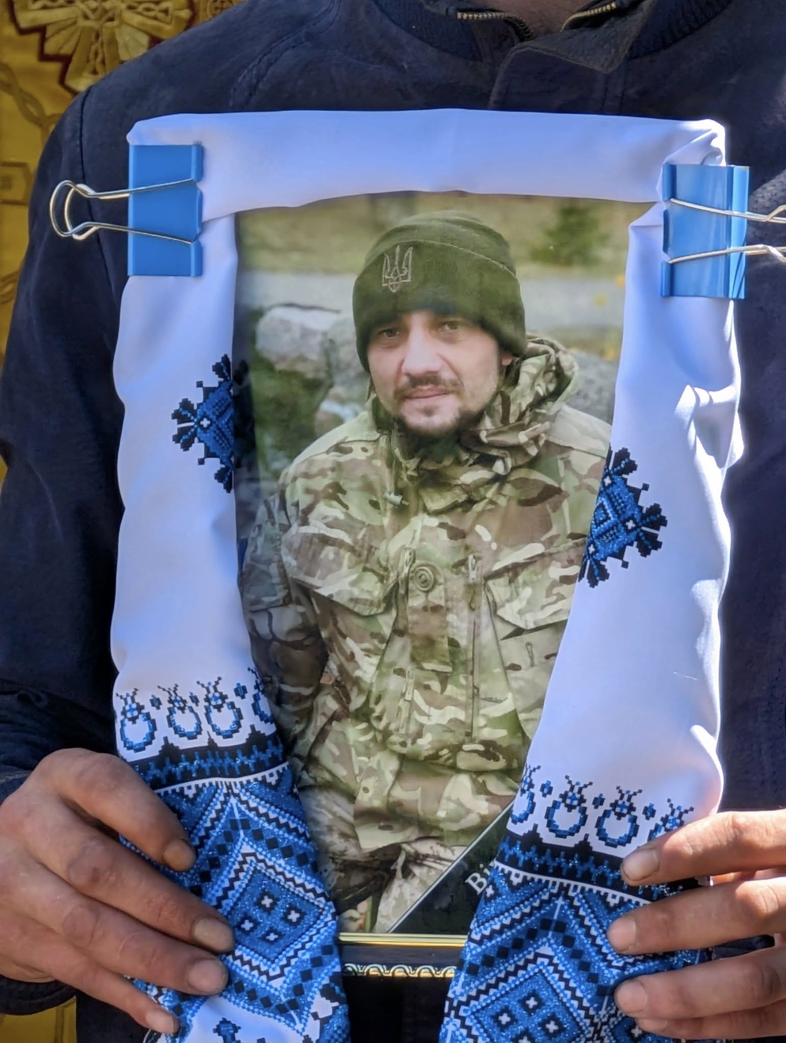 Гайсинська громада прощалась з солдатом, який загинув під час ракетного обстрілу противника