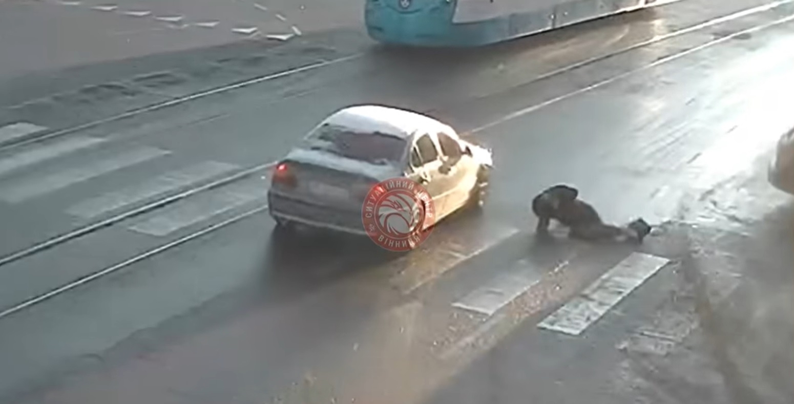 У Вінниці водій BMW збив жінку на пішоходному переході та втік