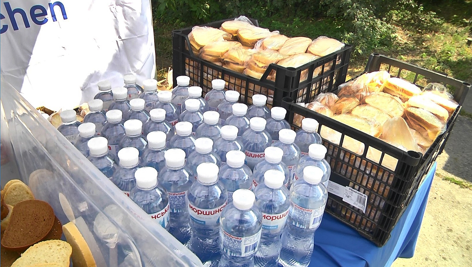 Після обстрілу Вінниці місцевий бізнес щодня забезпечував рятувальників їжею та водою