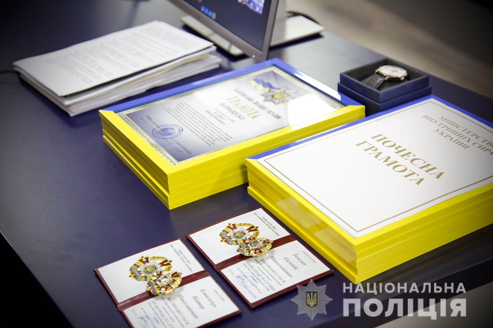 Очільник поліції Іван Іщенко вручив нагороди та відзнаки поліцейським Вінниччини