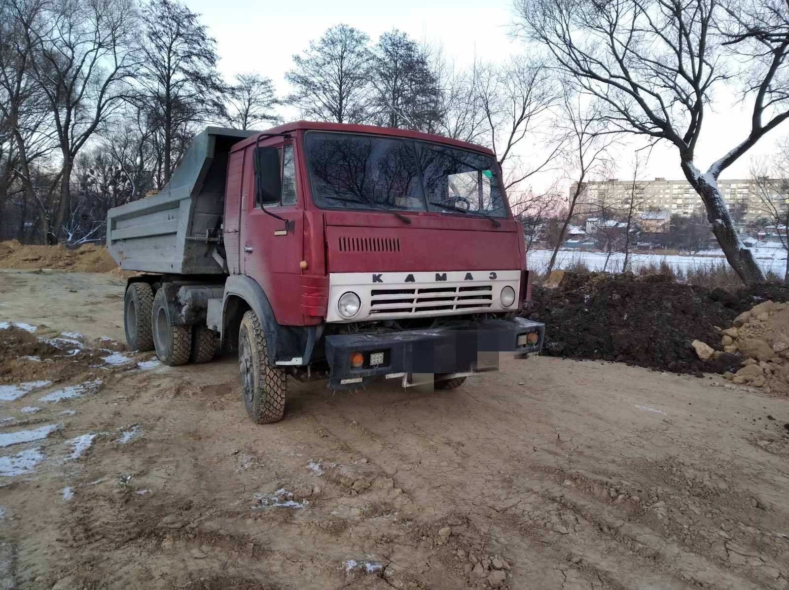 У Вінниці на берег Бугу висипали понад 20 машин землі з сусідньої ділянки