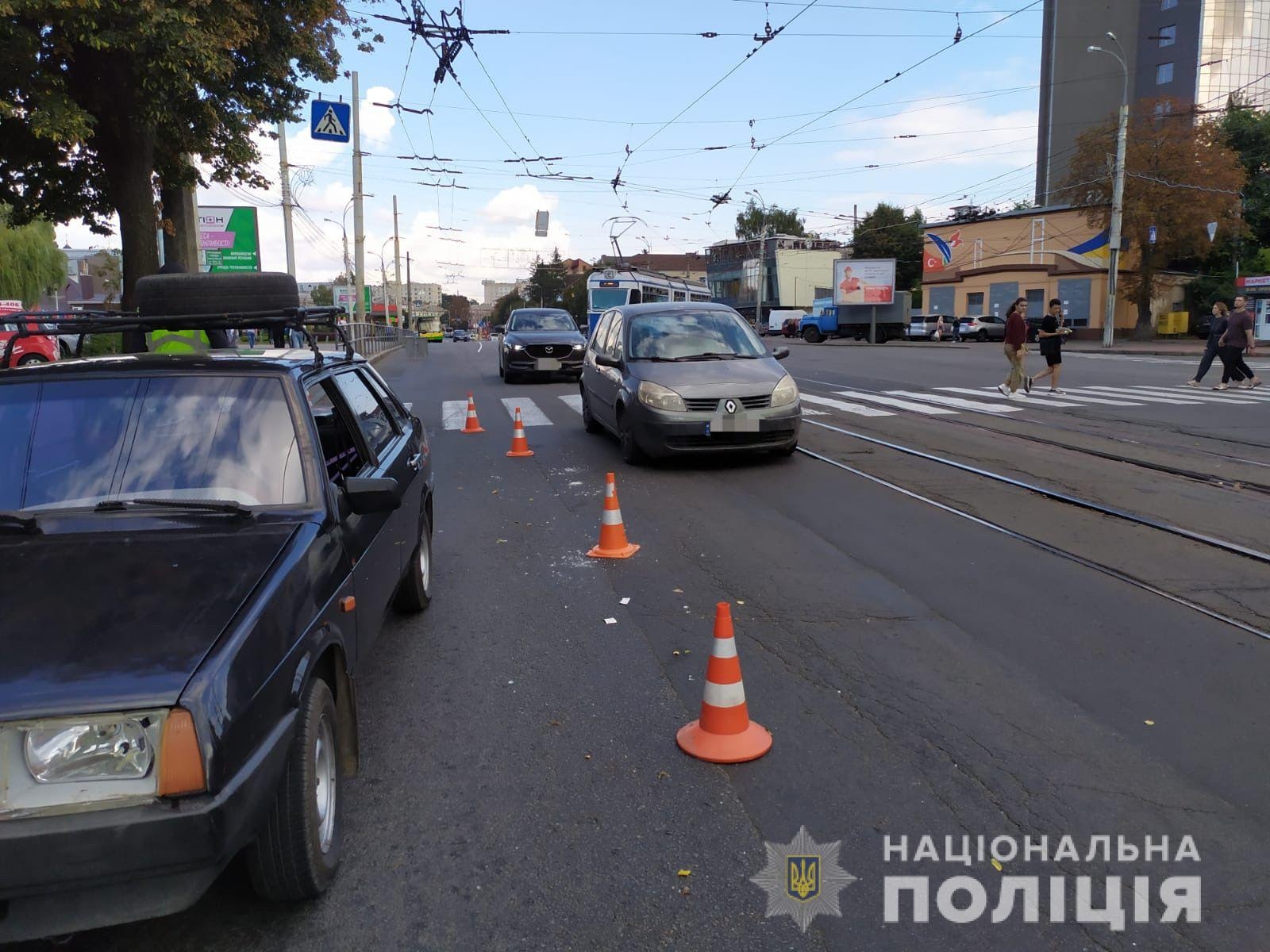 У Вінниці на проспекті Коцюбинського на "зебрі" водій "ВАЗу" наїхав на трьох людей