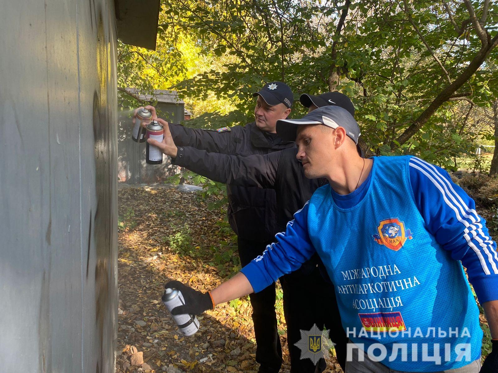 У Вінниці поліцейські та представники міжнародної антинаркотичної асоціації провели рейд